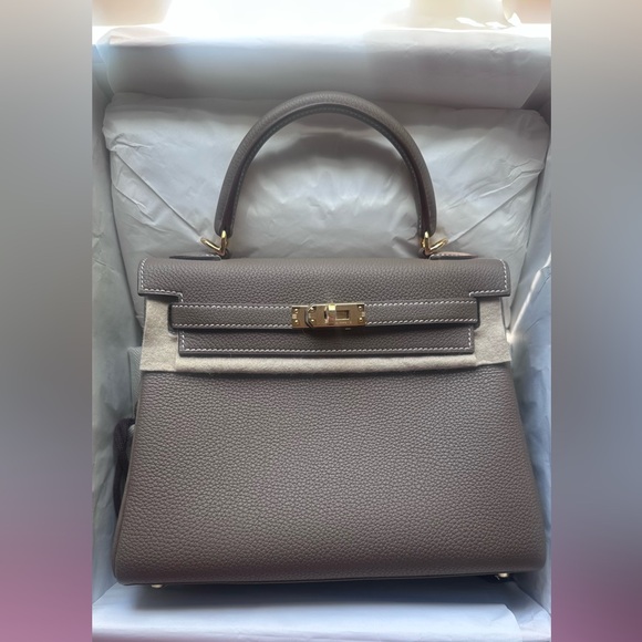 BNIB Authentic Hermès Kelly 25 Togo Etoupe with Gold Hardware Handbag Full Set - Picture 1 of 16
